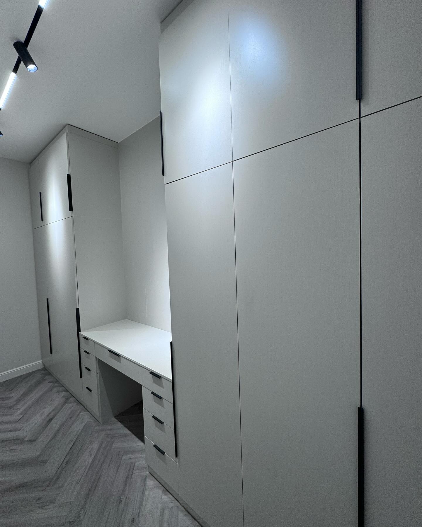 Custom Built-In Wardrobe